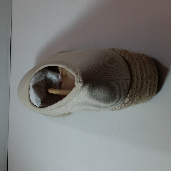 Shoes - Picture 2 of 5